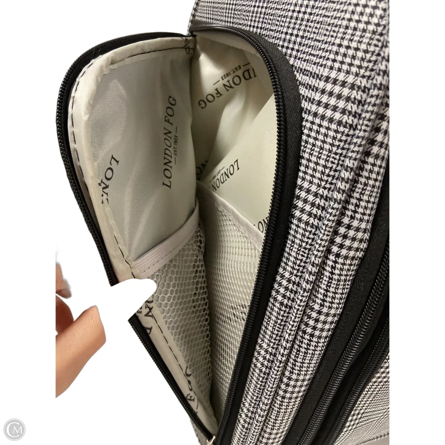 Luggage By London Fog, Size: Medium