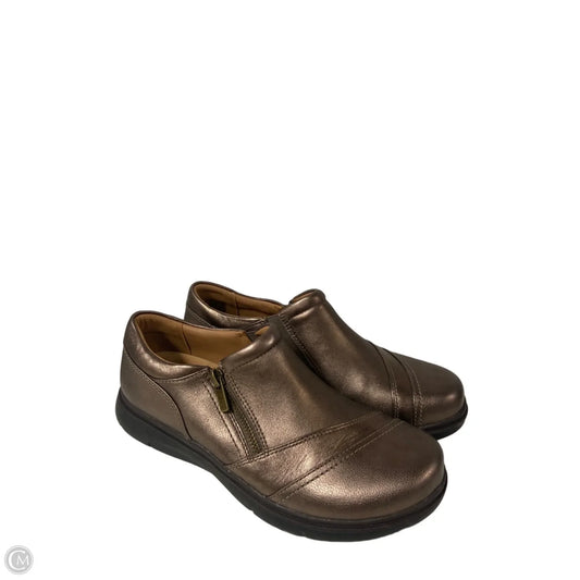 Shoes Flats By Clarks In Copper, Size: 8.5