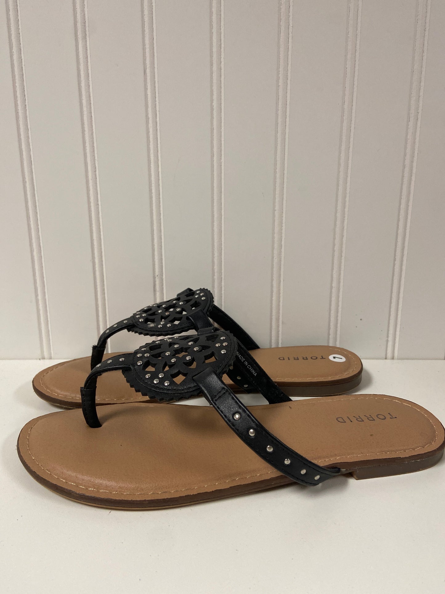 Black Sandals Flip Flops Torrid, Size 7