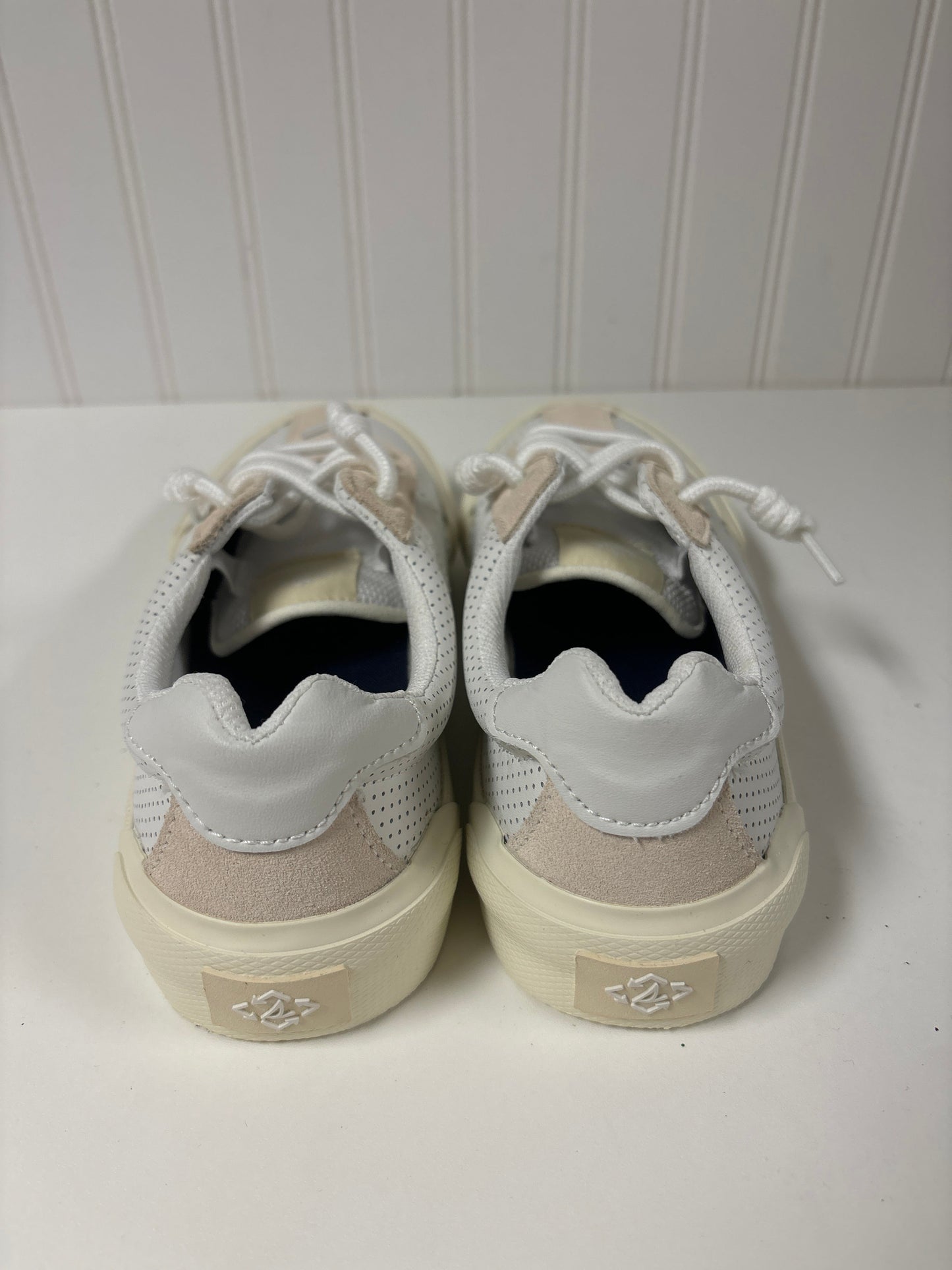 White Shoes Sneakers Sperry, Size 7