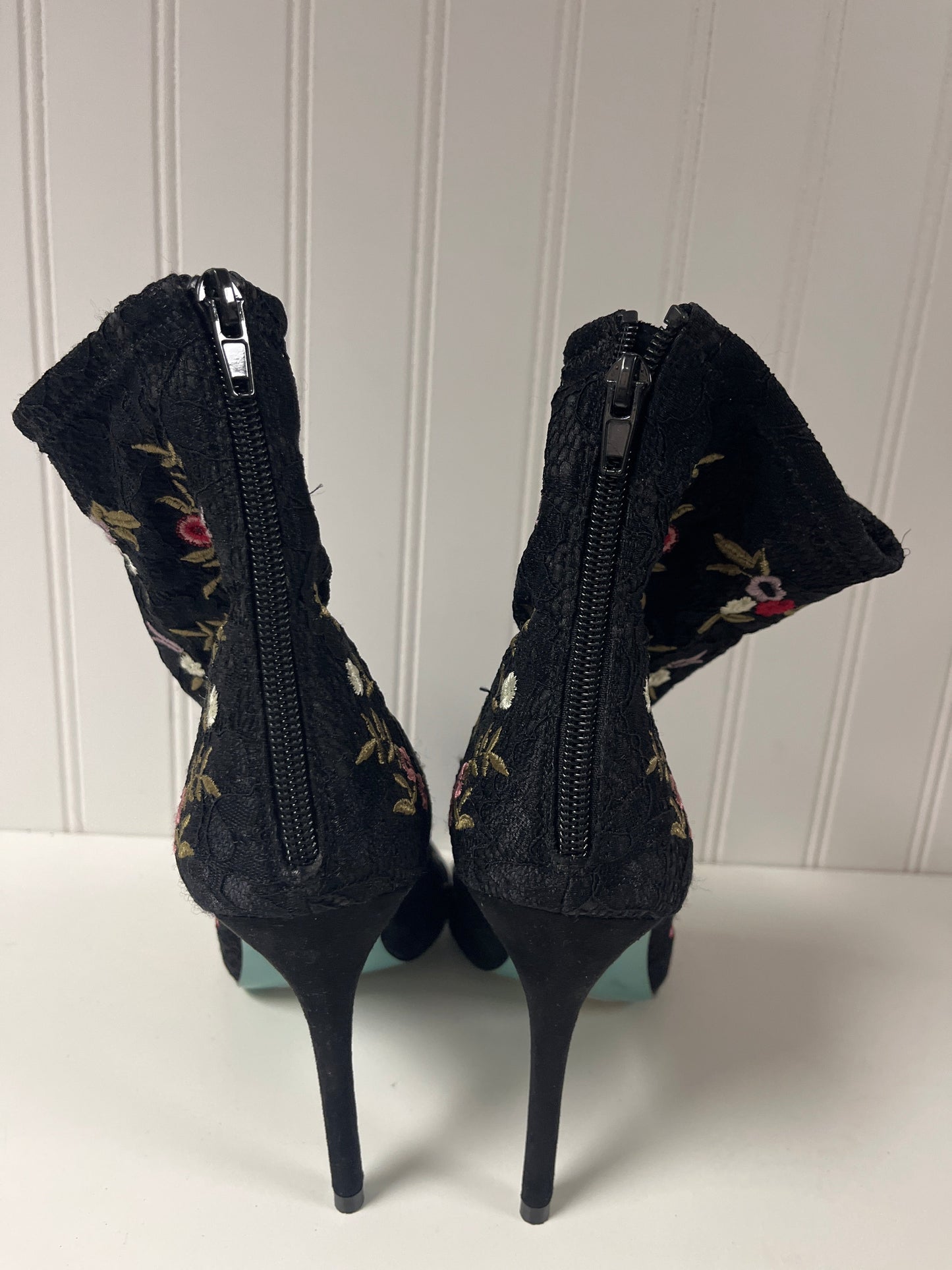 Black Shoes Heels Stiletto Betsey Johnson, Size 6