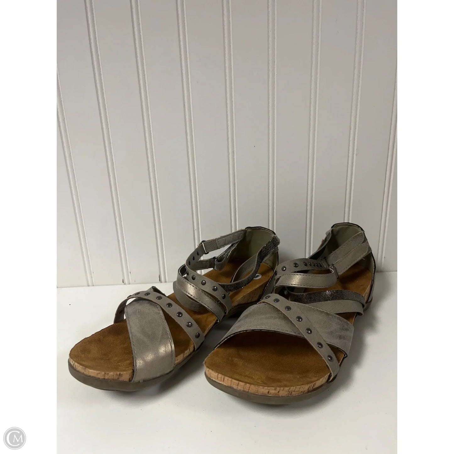 Sandals Flats By Bearpaw In Grey, Size: 9