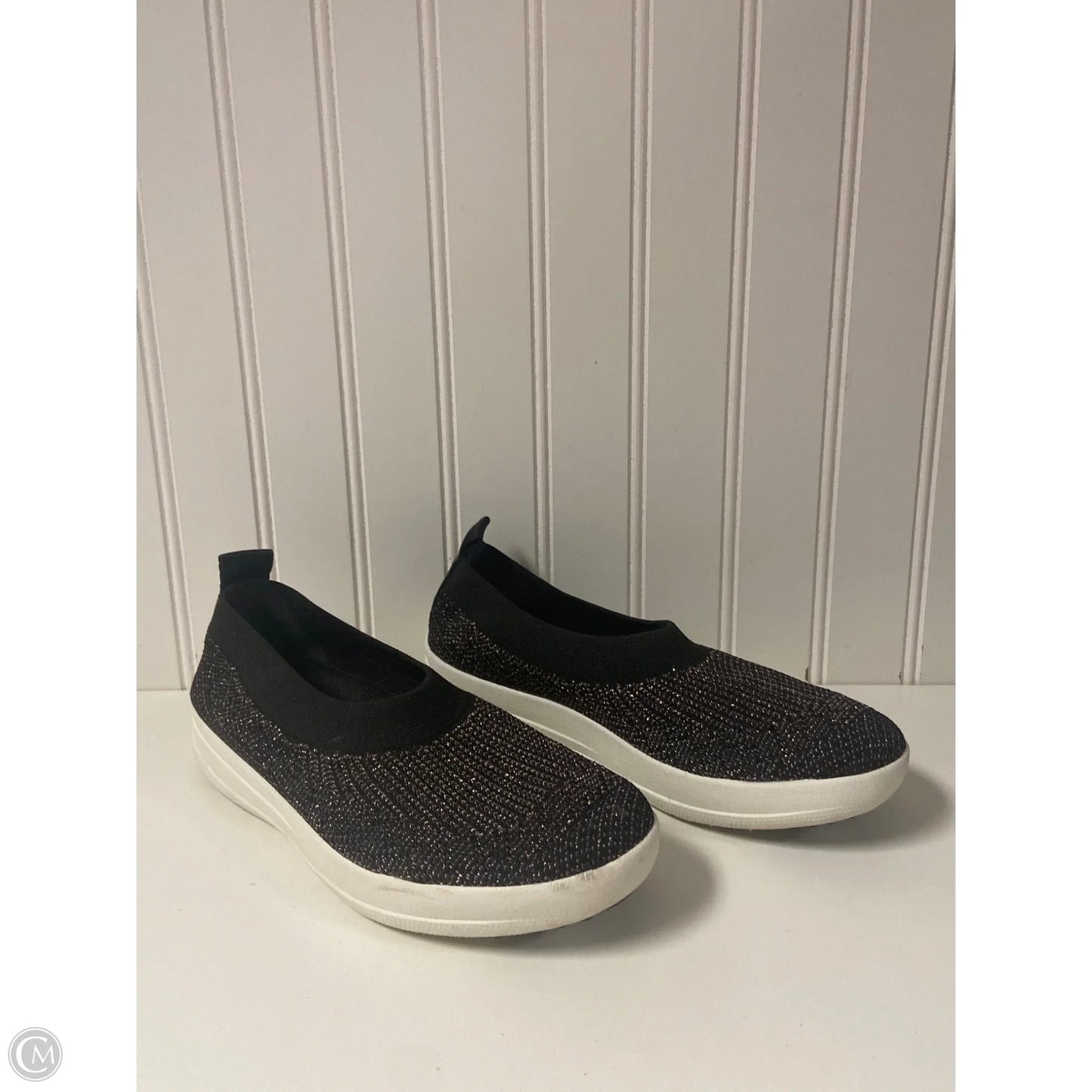 Shoes Flats By Fitflop In Black & Gold, Size: 6.5