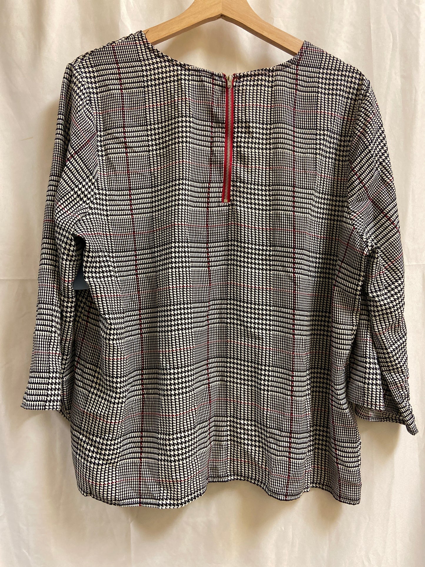 Top Long Sleeve By W5  Size: Xl