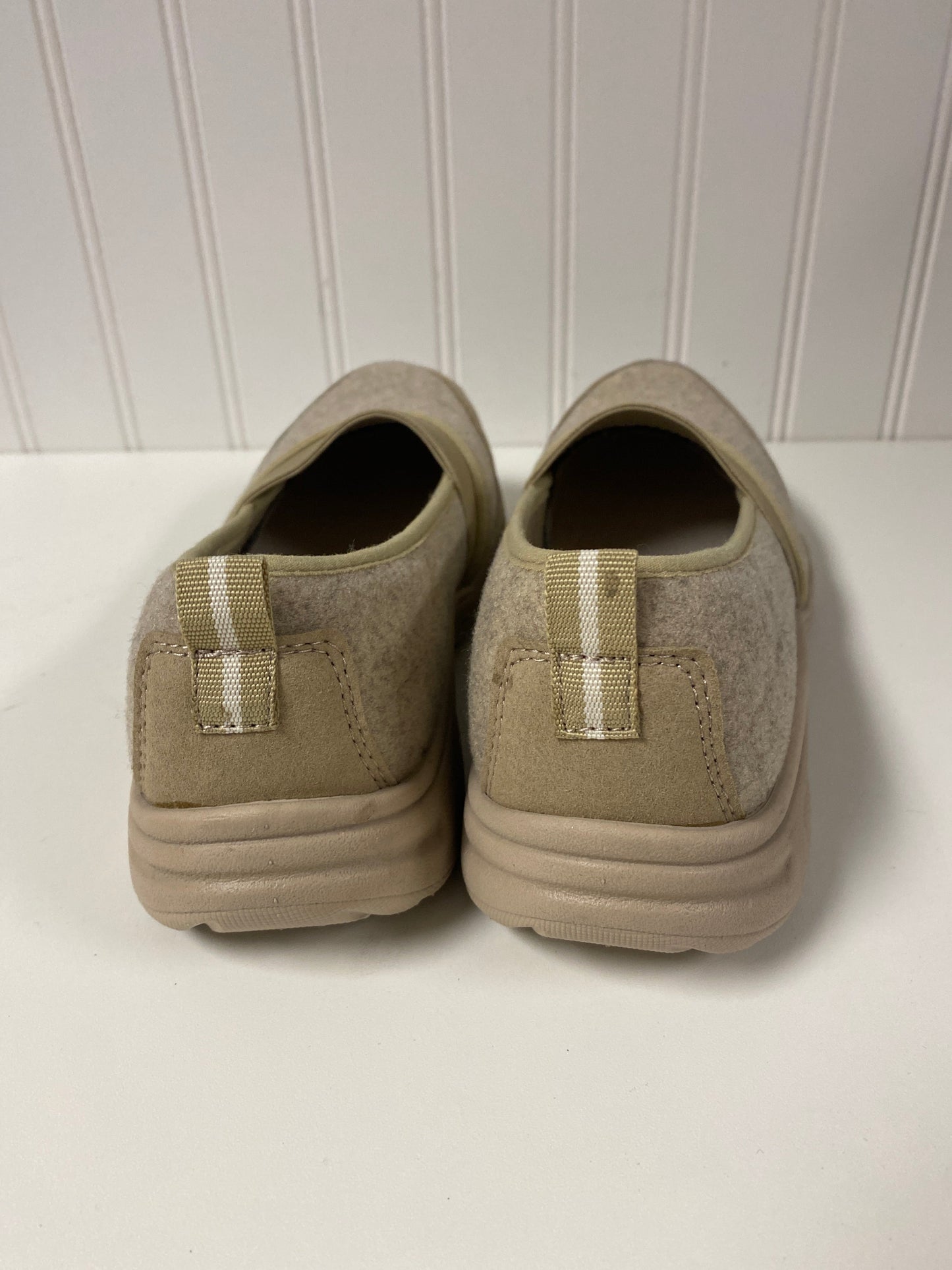 Beige Shoes Flats Easy Spirit, Size 6.5