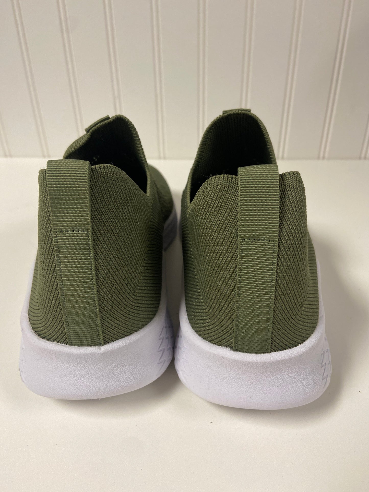 Green Shoes Flats Clothes Mentor, Size 6.5