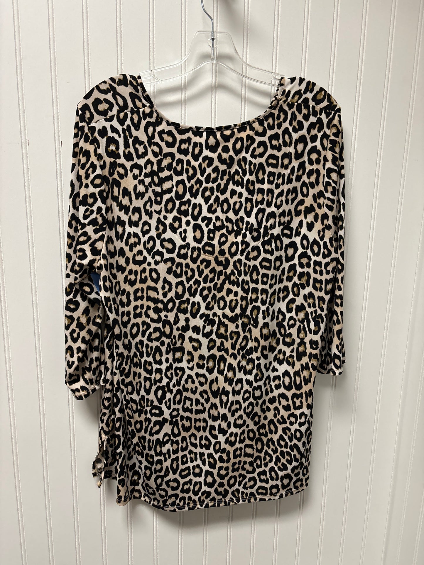 Top 3/4 Sleeve By Chicos In Leopard Print, Size: L