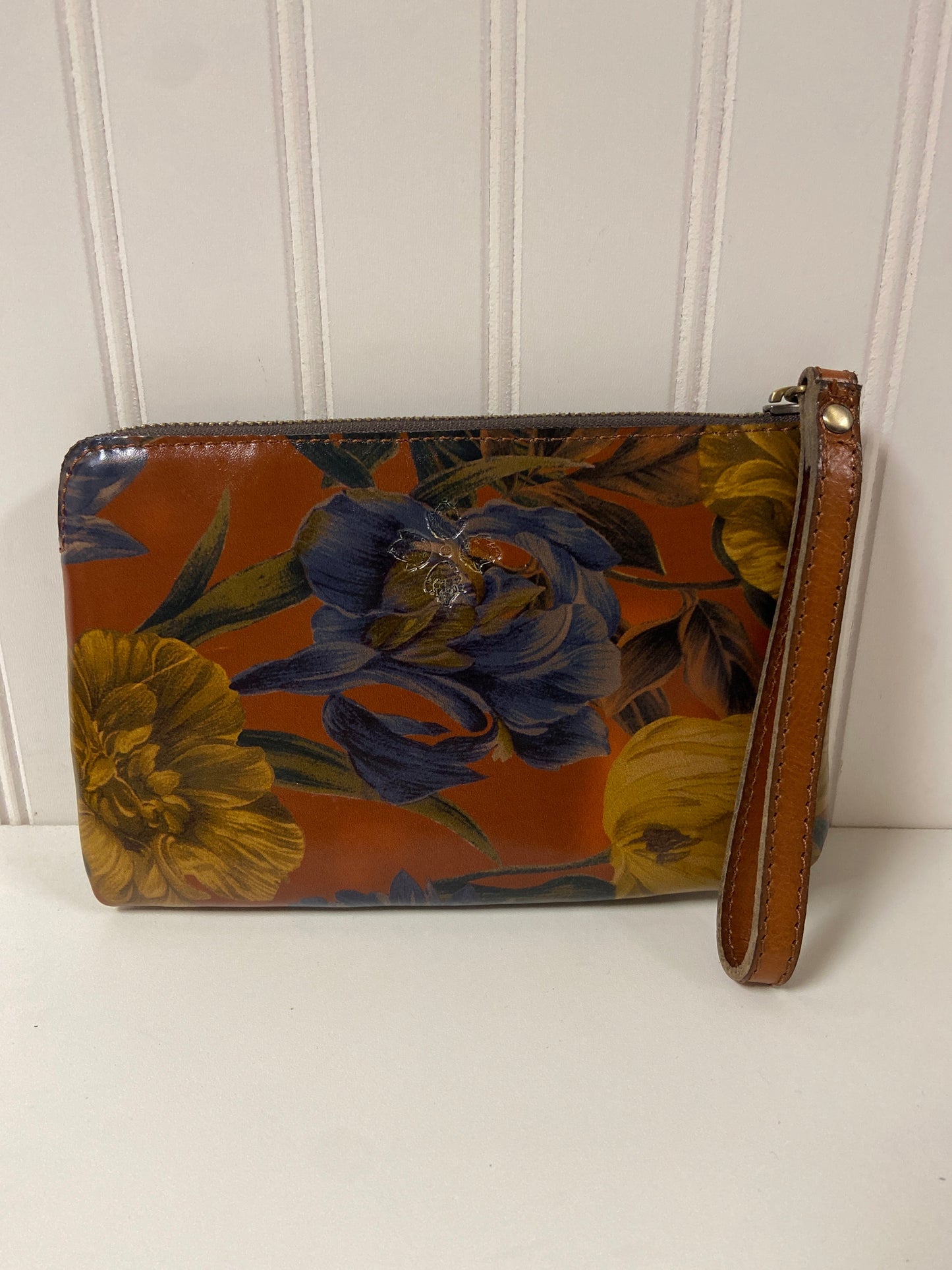 Wristlet Designer Patricia Nash, Size Medium