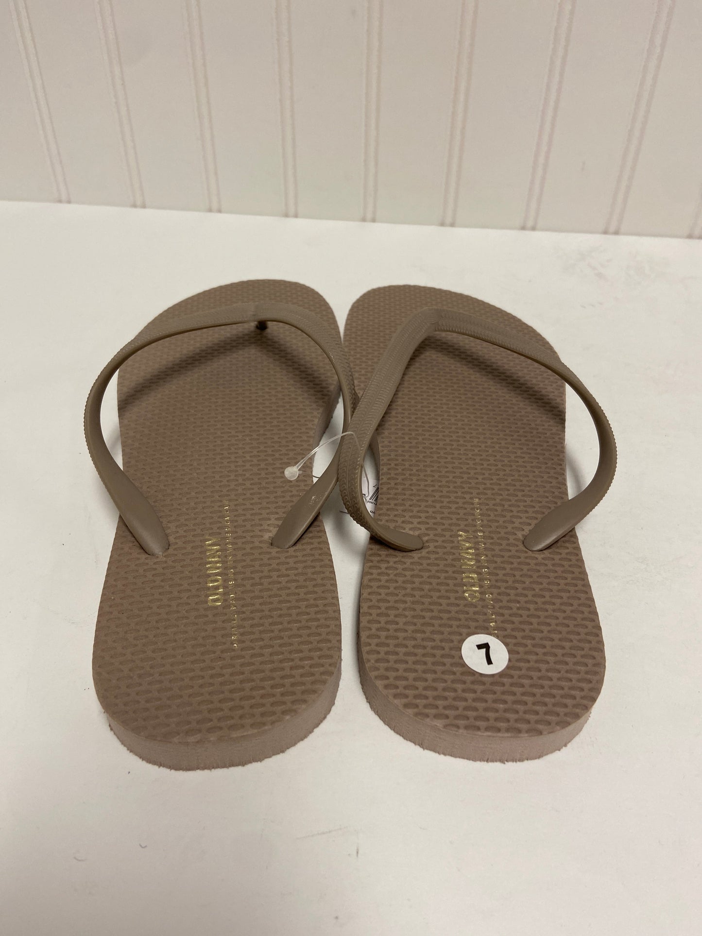 Taupe Sandals Flip Flops Old Navy, Size 7