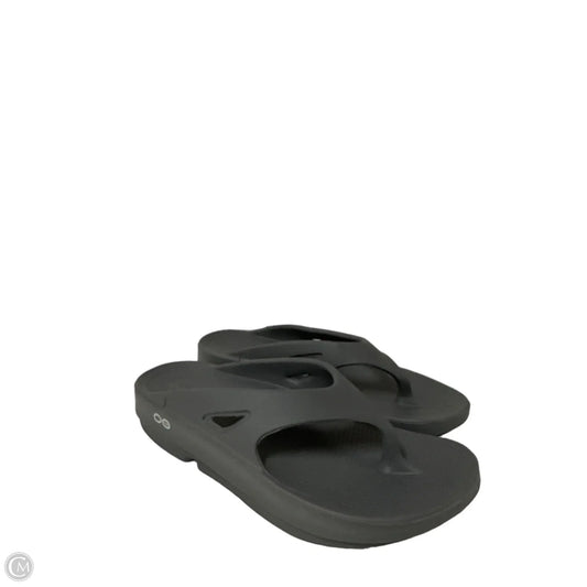 Sandals Flats By Oofos In Grey, Size: 7