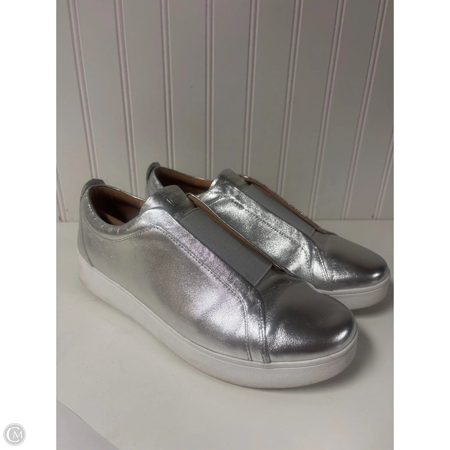 Shoes Sneakers By Fitflop In Silver, Size: 10