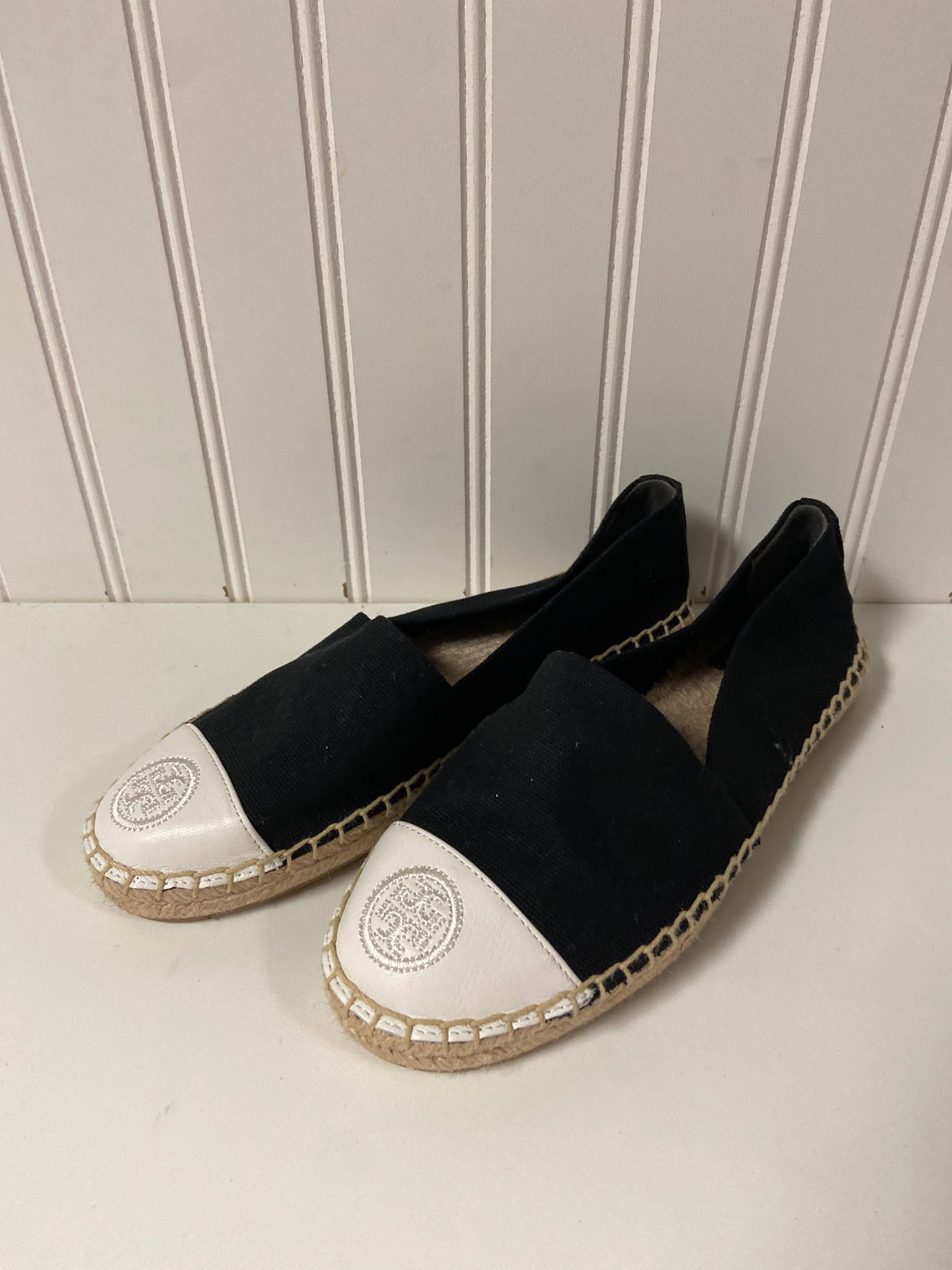 Shoes Designer By Tory Burch In Black & White, Size: 5