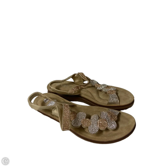 Sandals Flats By Clothes Mentor In Brown, Size: 8.5