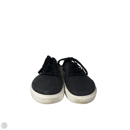 Shoes Flats By Crocs In Black, Size: 8