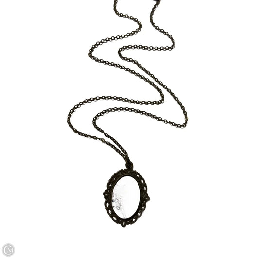 Necklace Pendant By Clothes Mentor, Size: 1