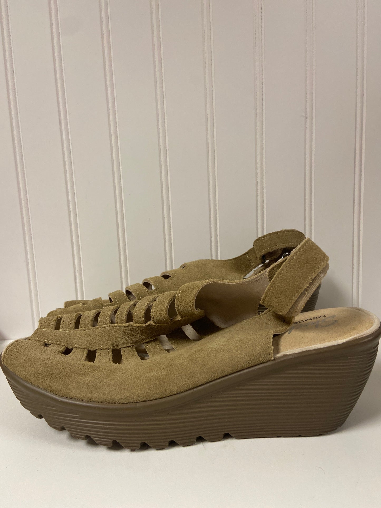 Taupe Sandals Heels Wedge Skechers, Size 9.5