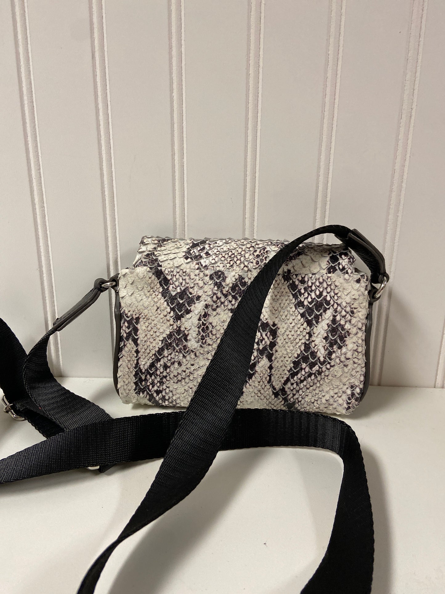 Crossbody Designer Aimee Kestenberg, Size Small