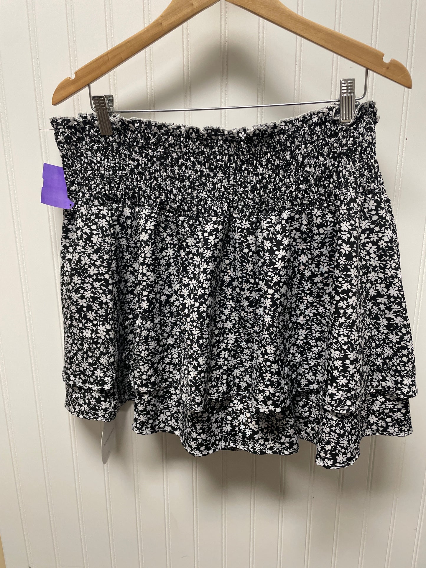 Black & White Shorts Shein, Size 20