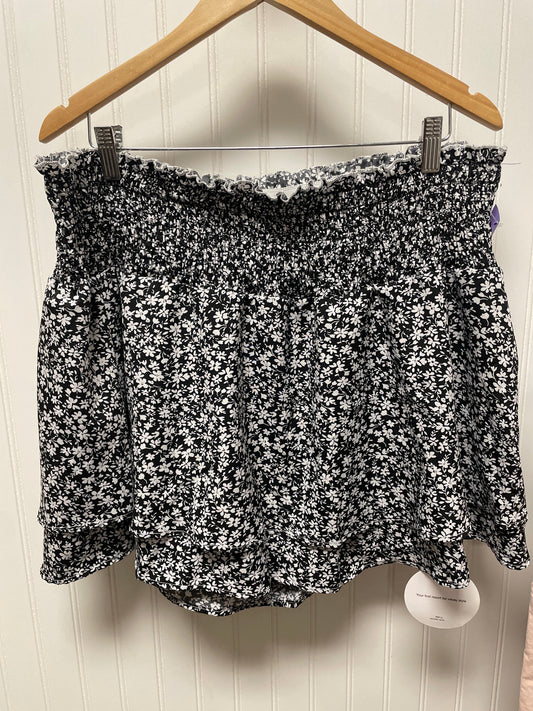 Black & White Shorts Shein, Size 20