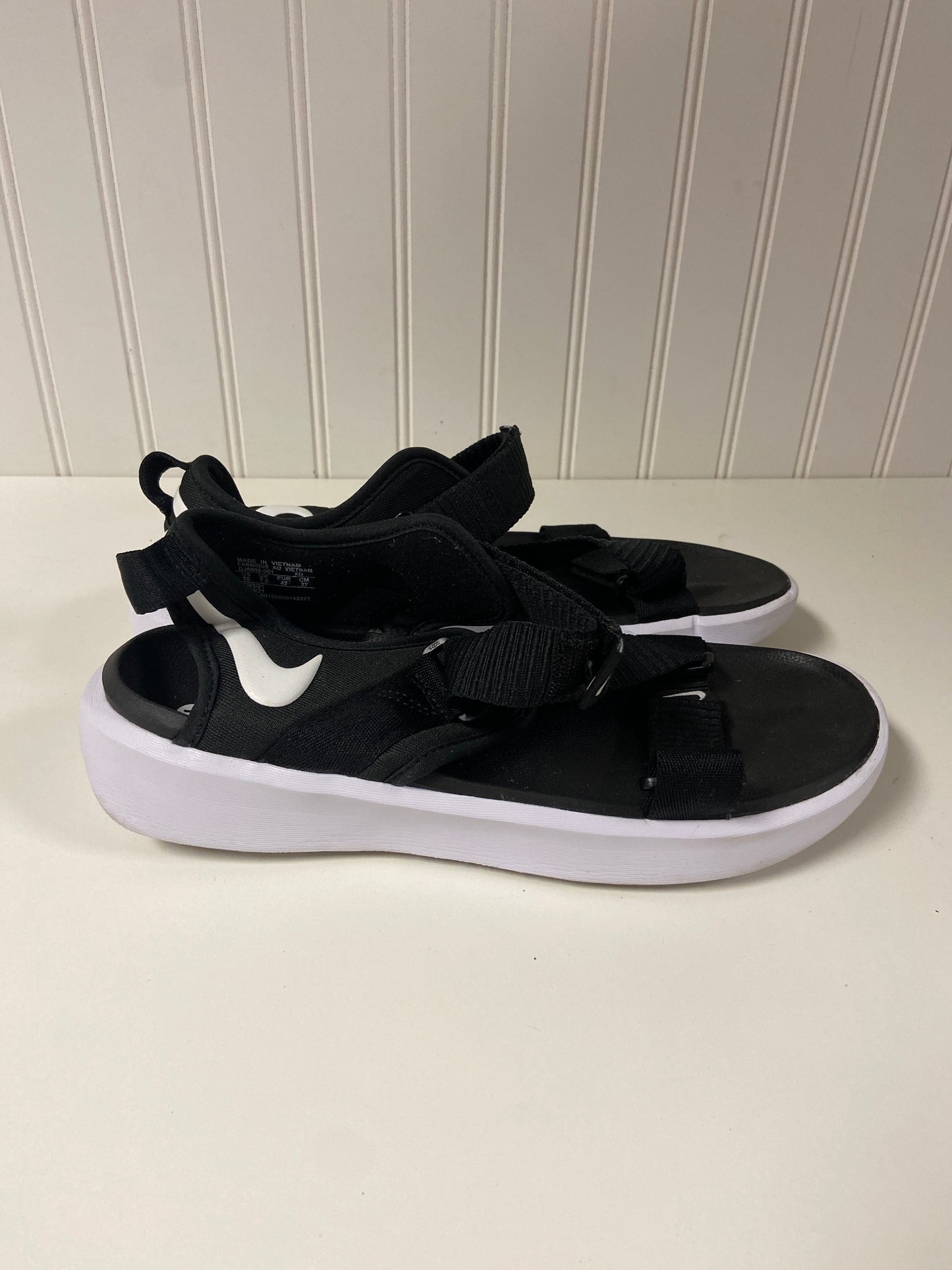 Black & White Sandals Flats Nike, Size 10