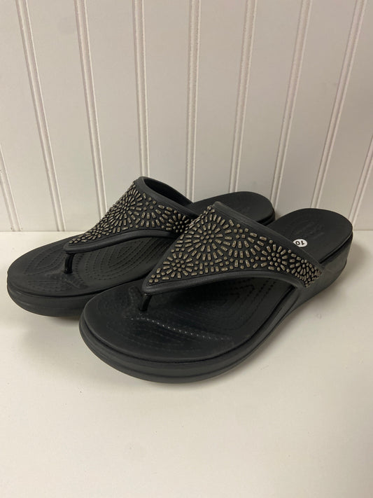 Sandals Flip Flops By Crocs In Black, Size: 10