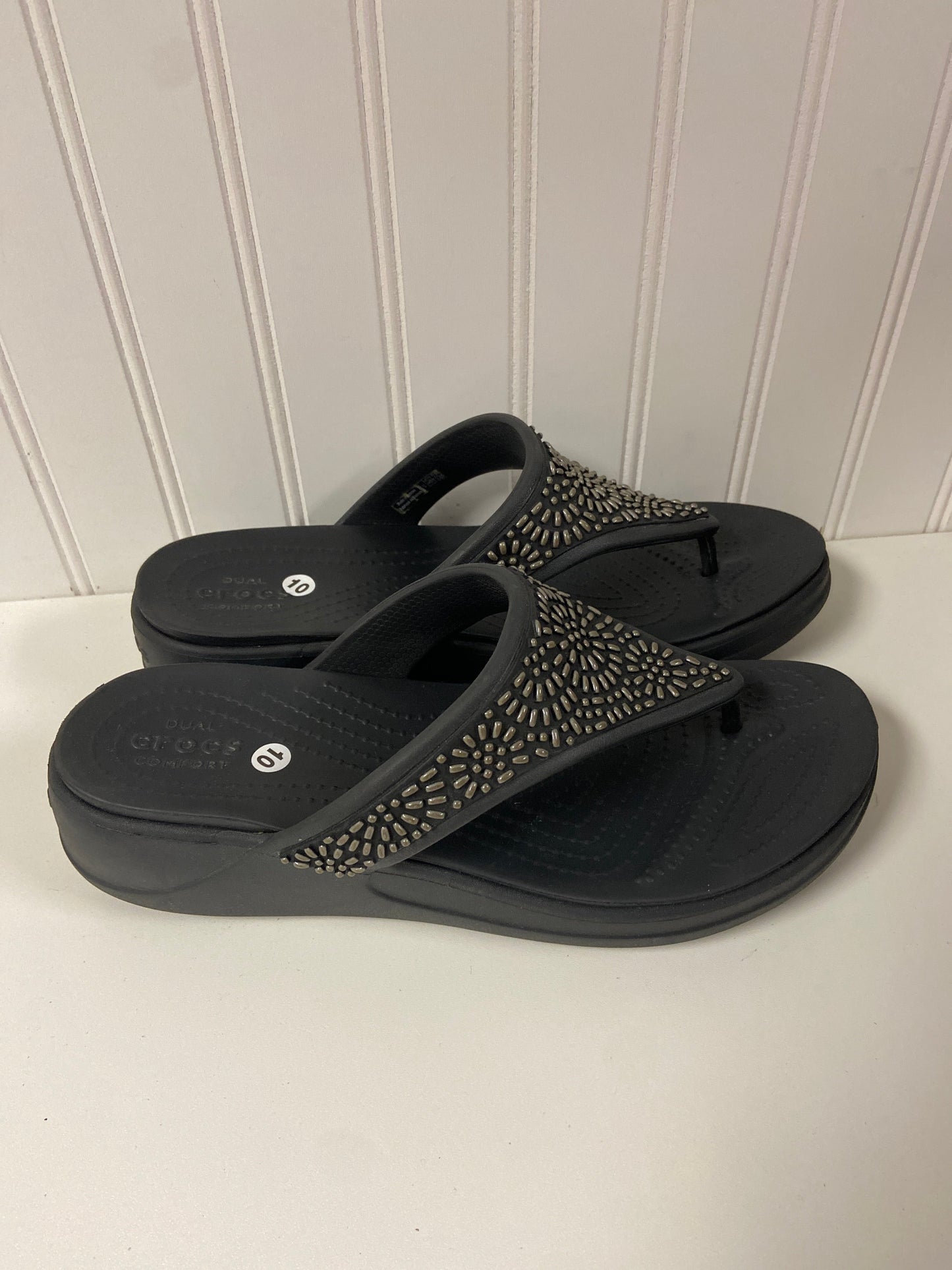 Sandals Flip Flops By Crocs In Black, Size: 10