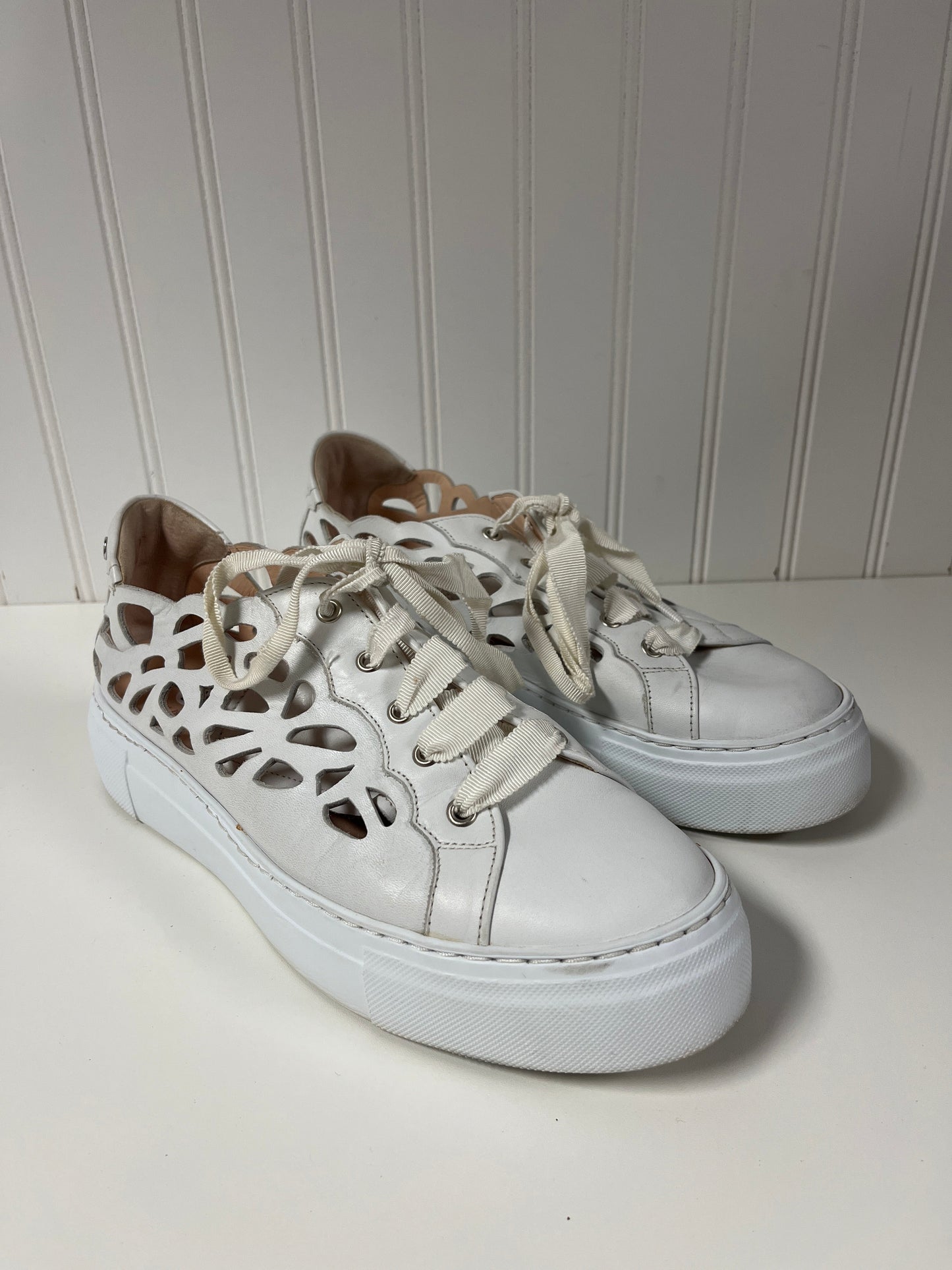 Shoes Sneakers By Agl In White, Size: Change 14p