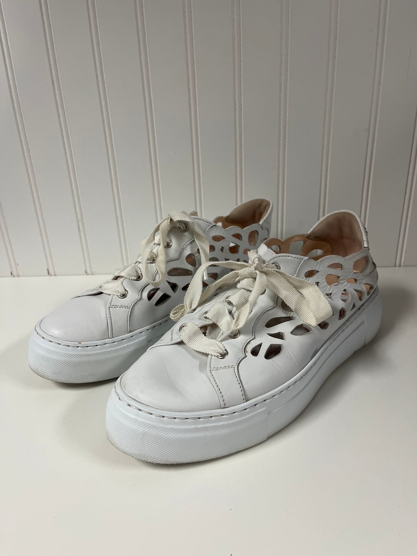 Shoes Sneakers By Agl In White, Size: Change 14p