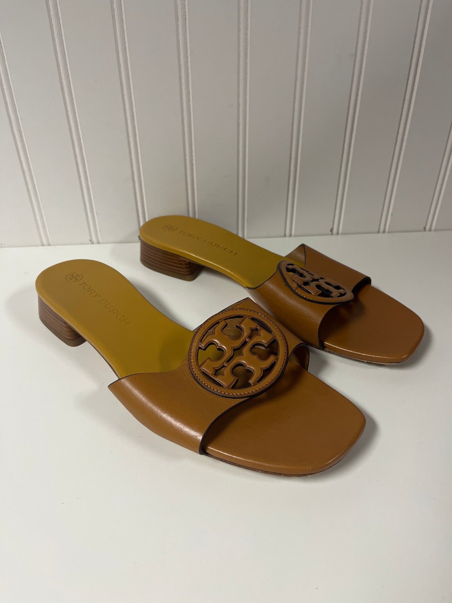 Sandals Designer By Tory Burch In Tan, Size: 10.5