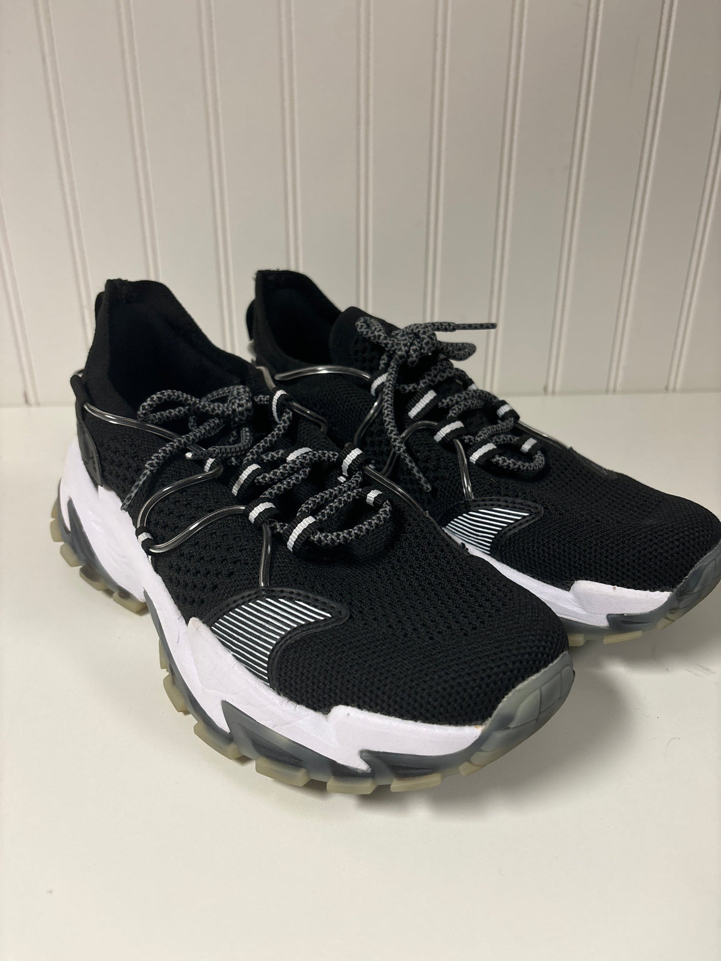 Shoes Athletic By Clothes Mentor In Black, Size: 9