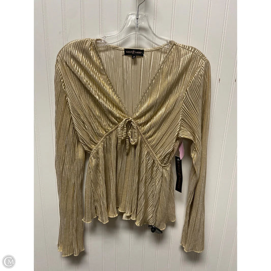 Top Long Sleeve By Almost Famous In Gold, Size: M