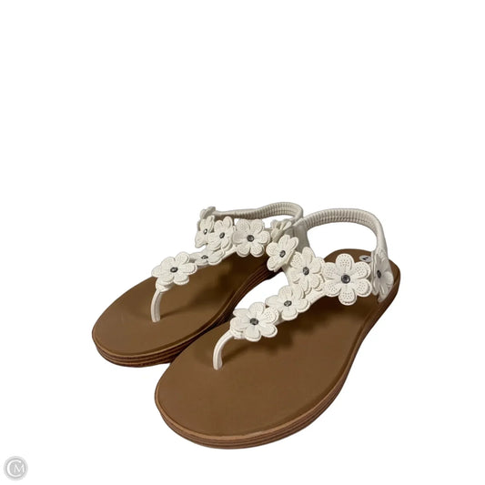 Sandals Flats By Skechers In White, Size: 7