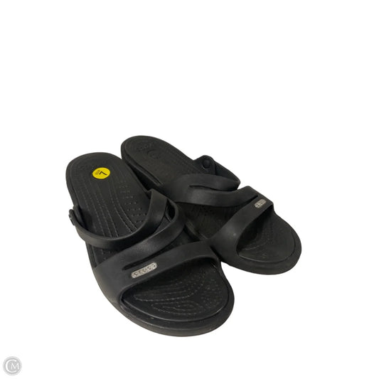 Sandals Flats By Crocs In Black, Size: 7