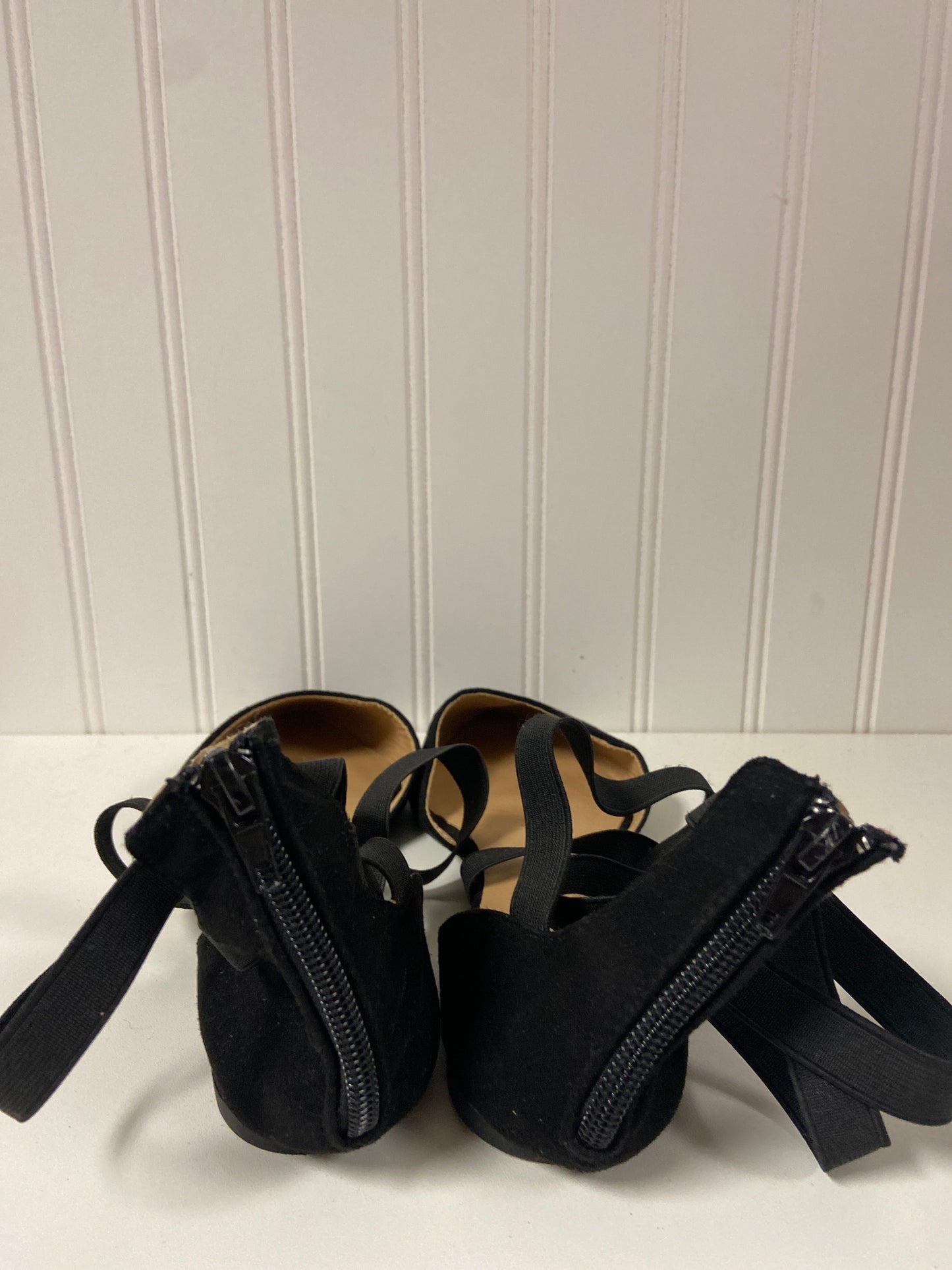 Black Shoes Flats Clothes Mentor, Size 7
