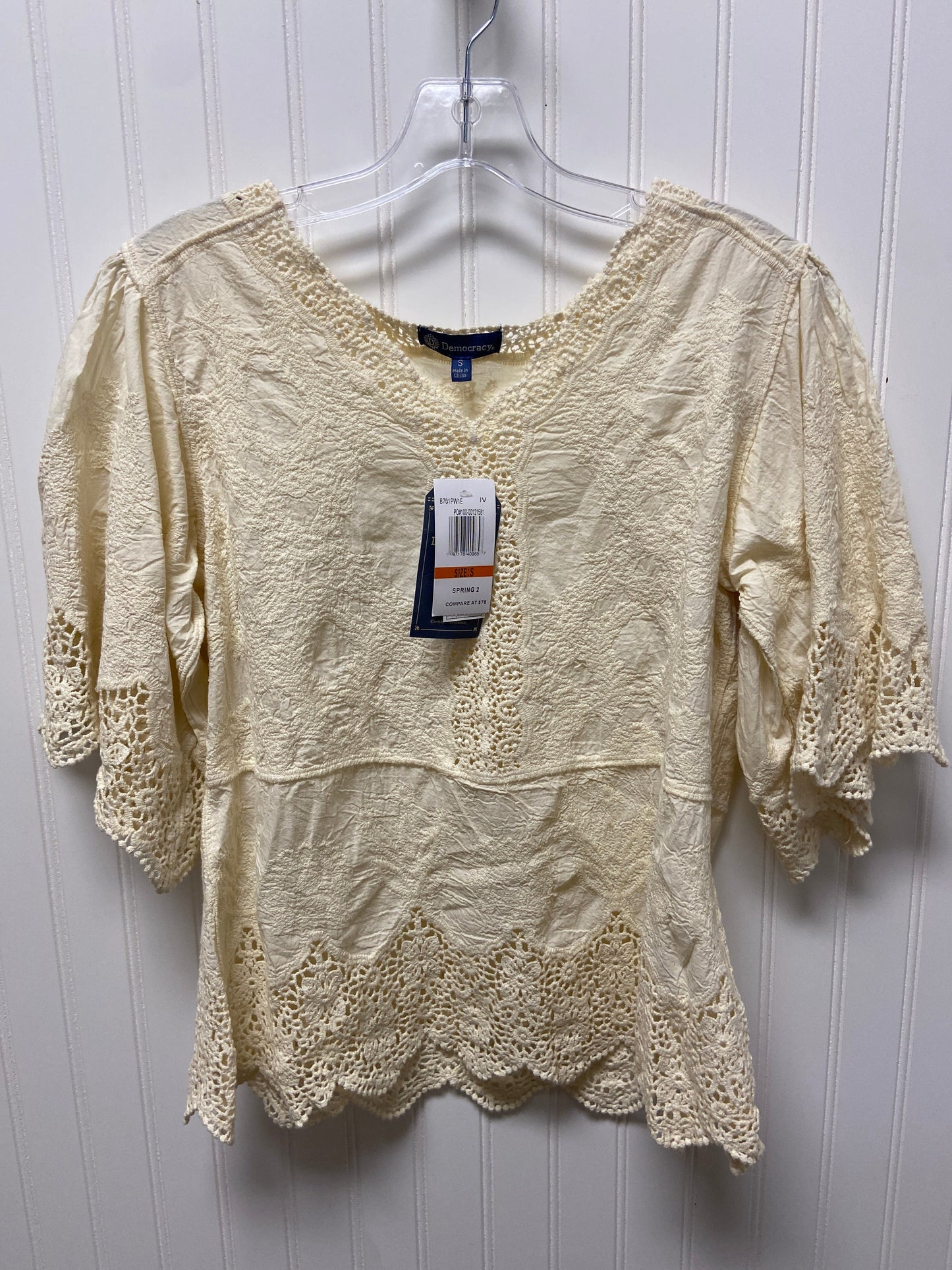 Cream Top 3/4 Sleeve Democracy, Size S