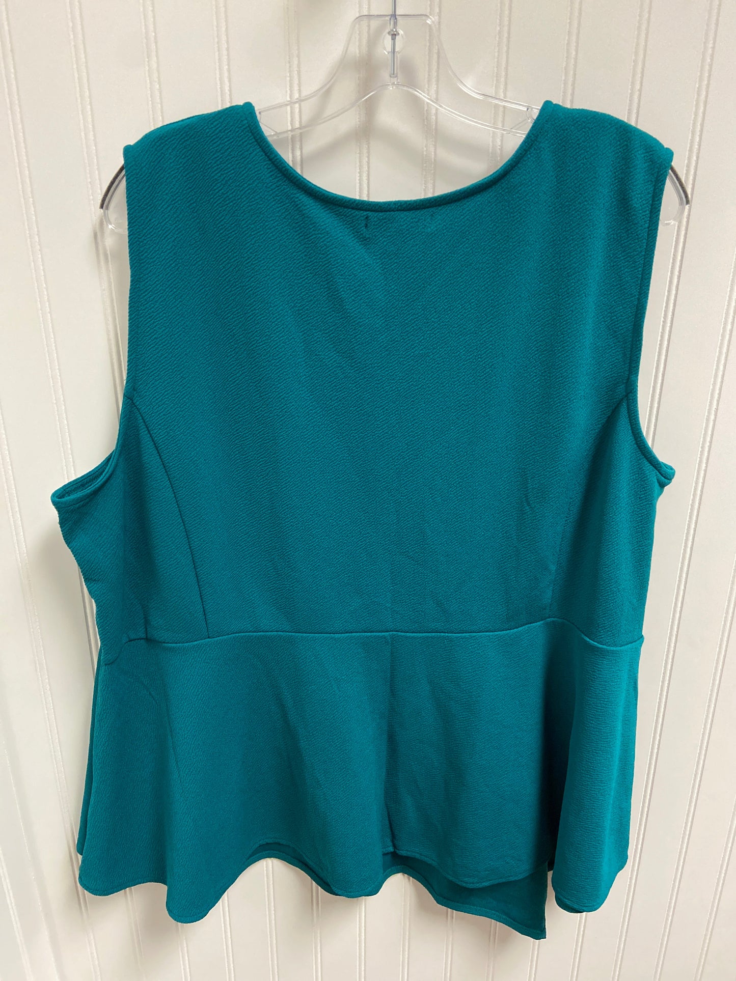 Top Sleeveless By Lane Bryant In Green, Size: 3x