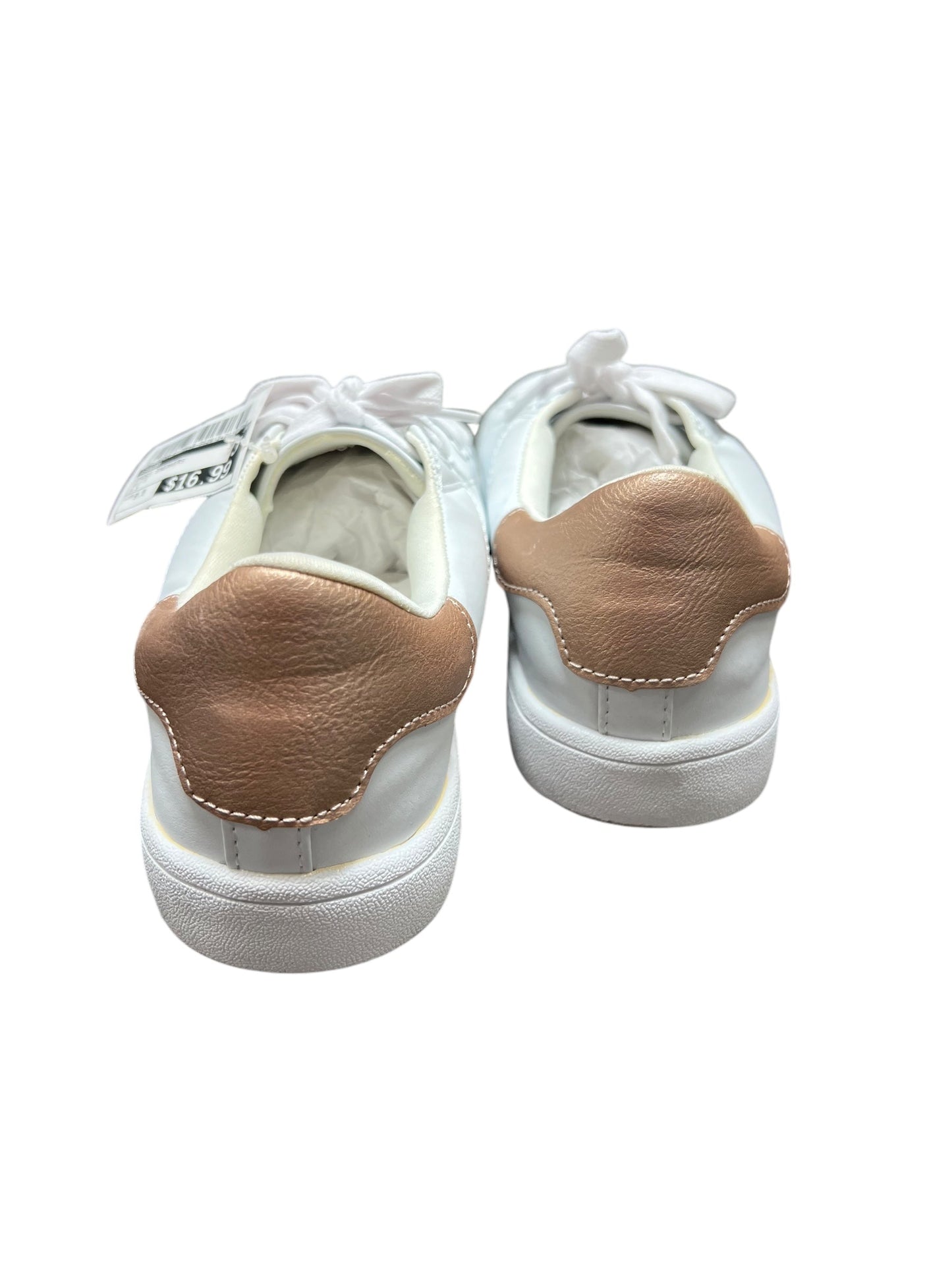 Shoes Sneakers By Sugar In White, Size: 9.5