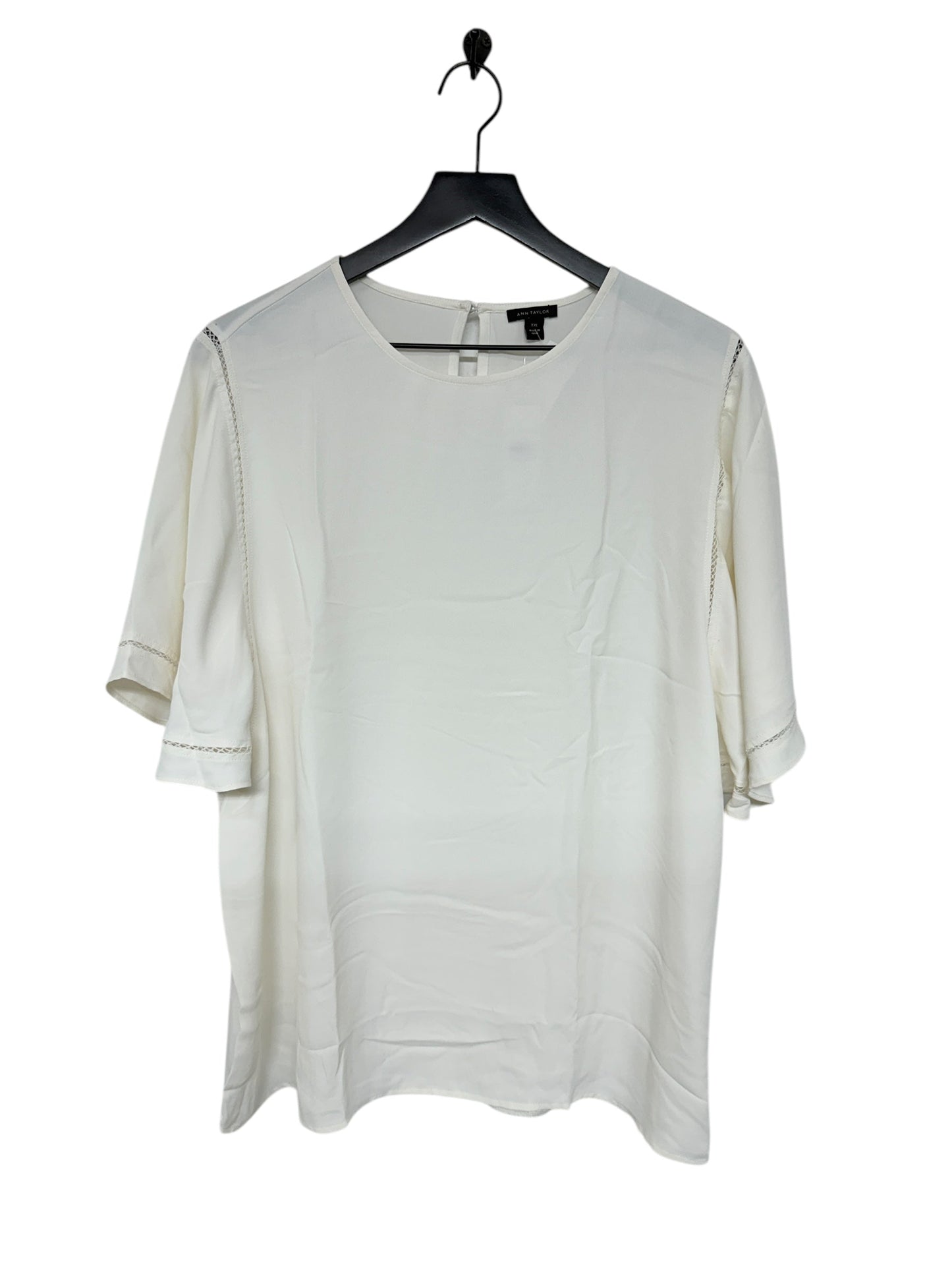 Top Short Sleeve By Ann Taylor In White, Size: Xxl