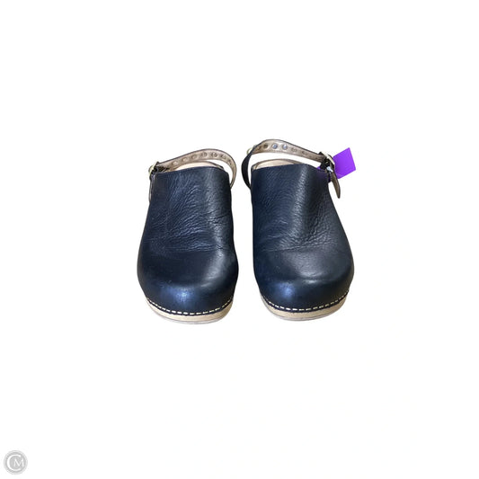Shoes Flats By Dansko In Black, Size: 7.5