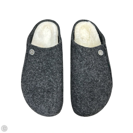 Shoes Flats By Birkenstock In Grey, Size: 8