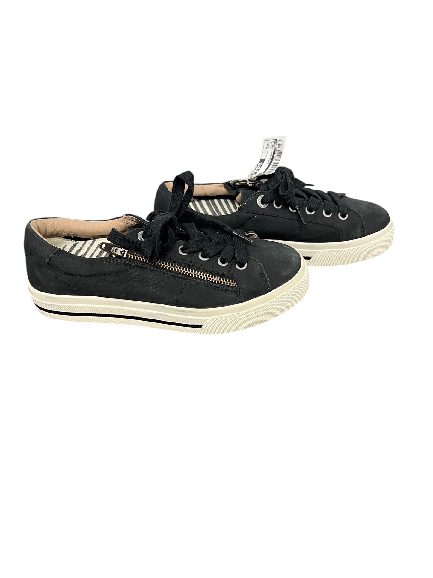 Shoes Sneakers By Taos In Black, Size: 6