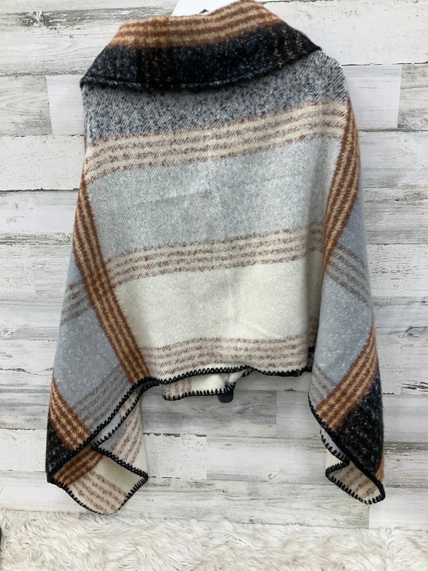 Poncho By Clothes Mentor In Grey, Size: Osfm