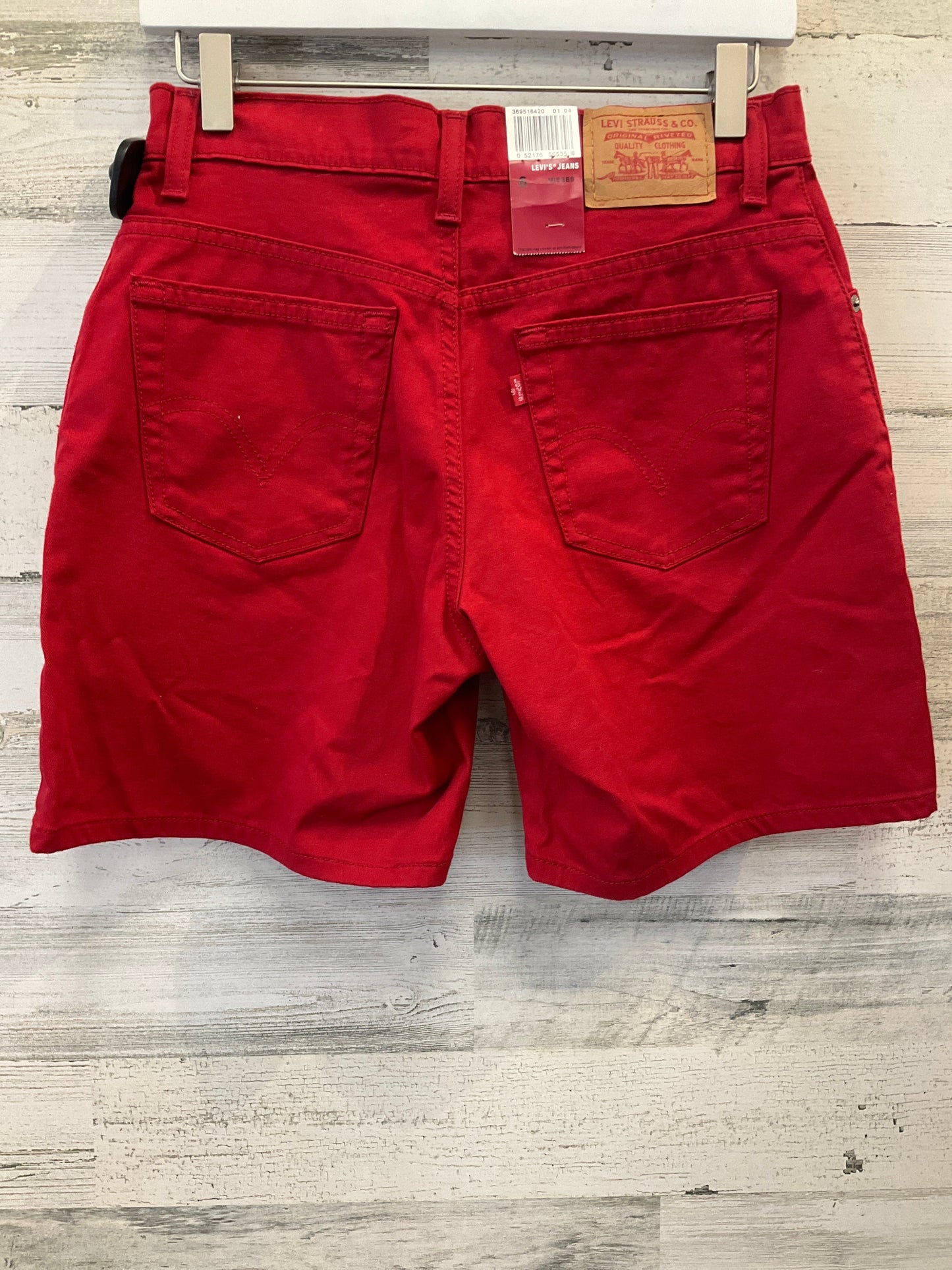 Red Shorts Levis, Size 6