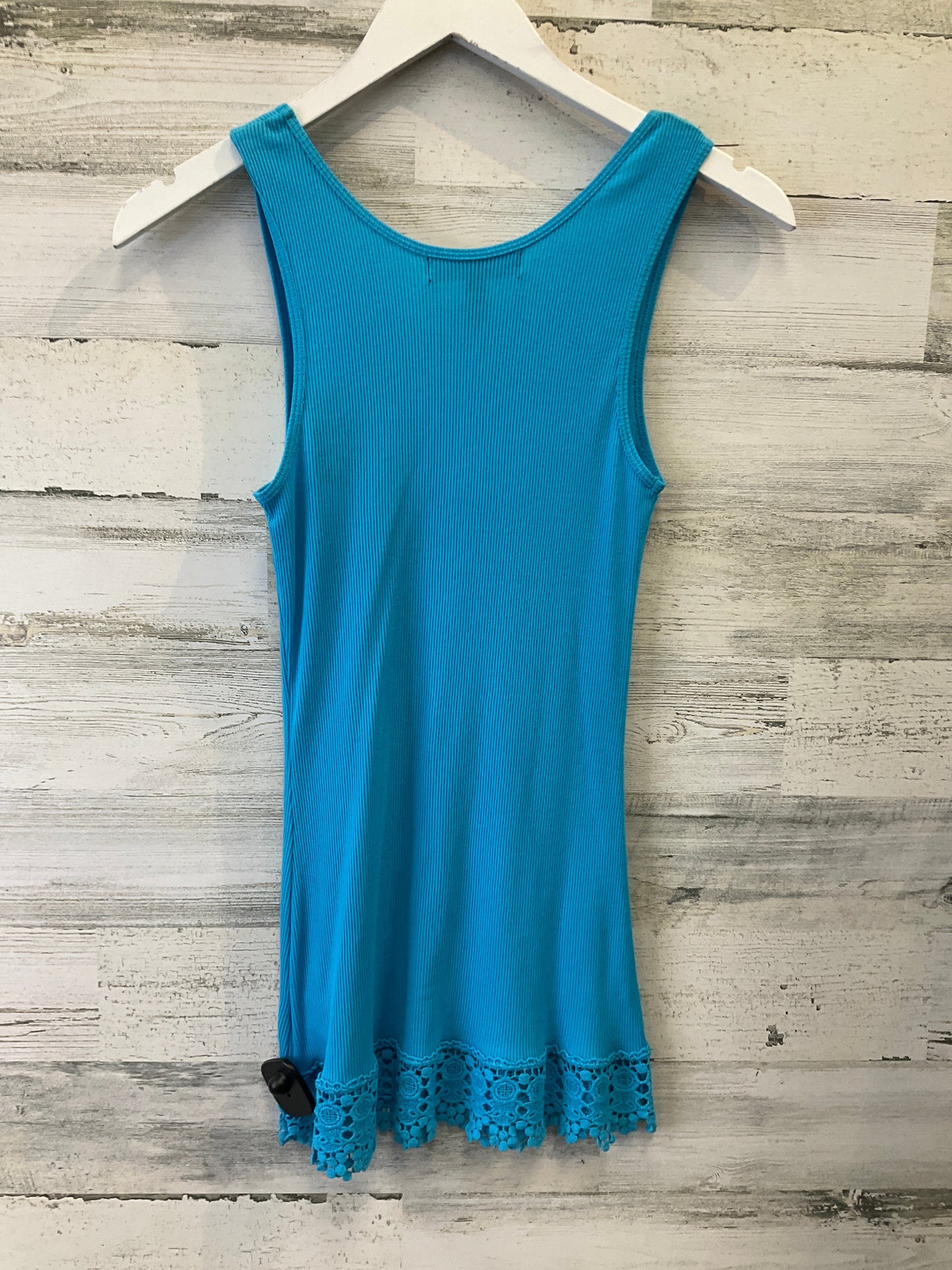 Aqua Top Sleeveless Derek Heart, Size M