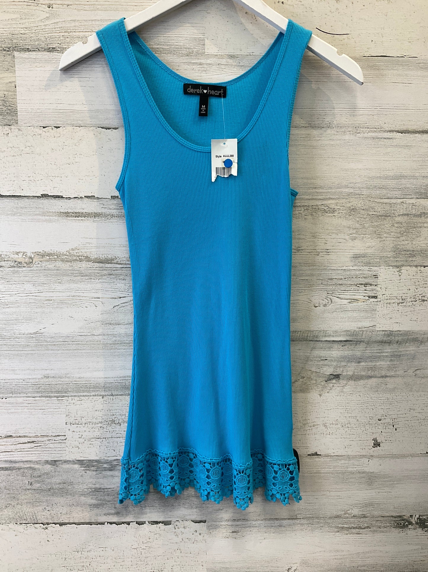 Aqua Top Sleeveless Derek Heart, Size M