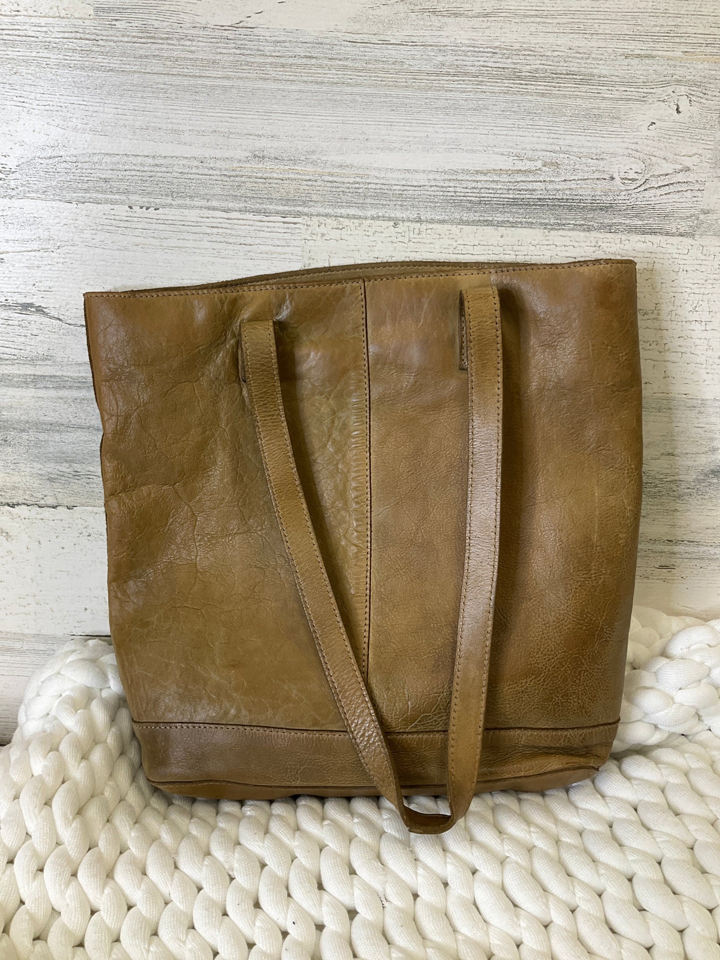 Tote Leather Clothes Mentor, Size Medium