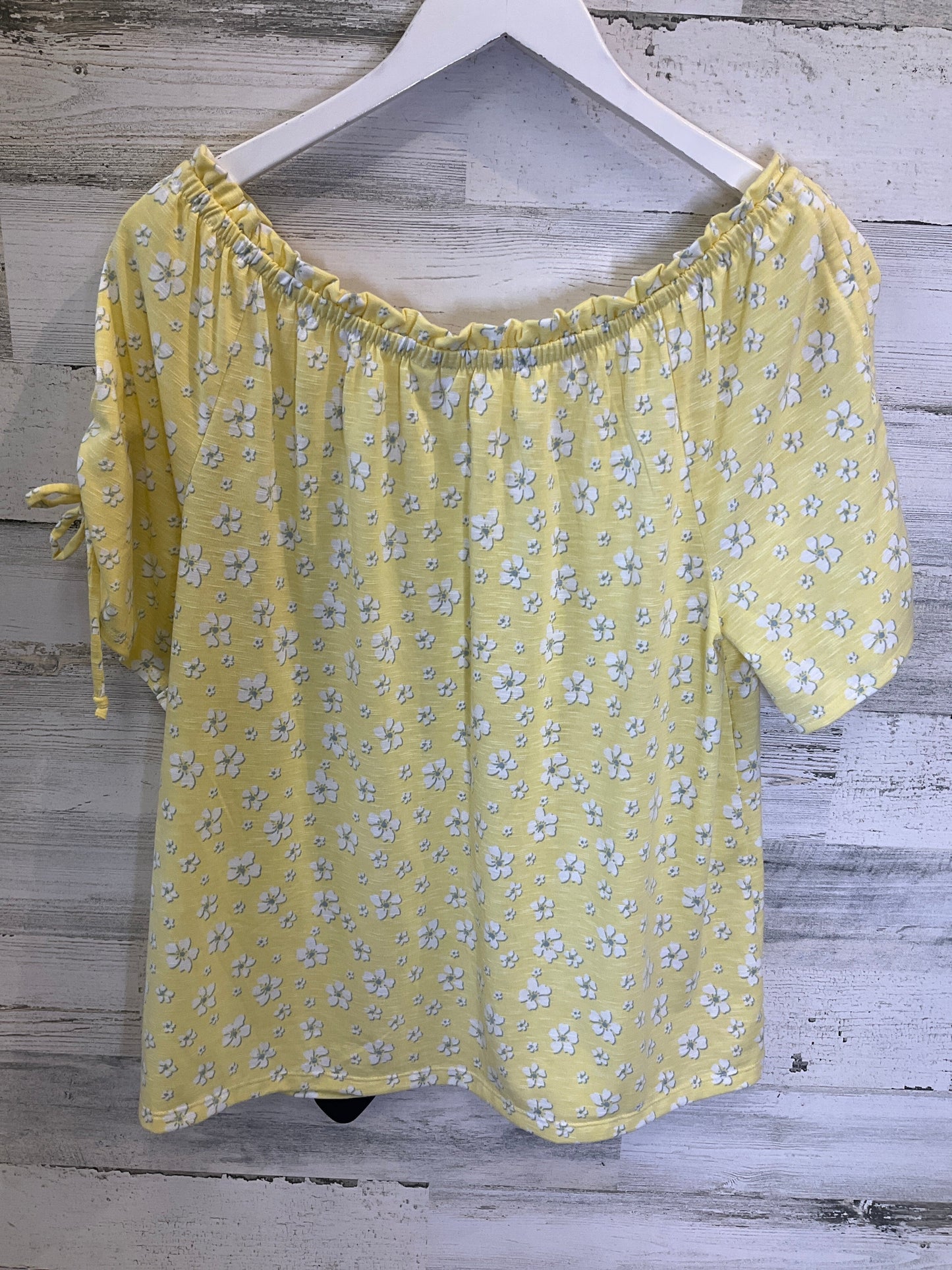 Yellow Top Short Sleeve Cato, Size M