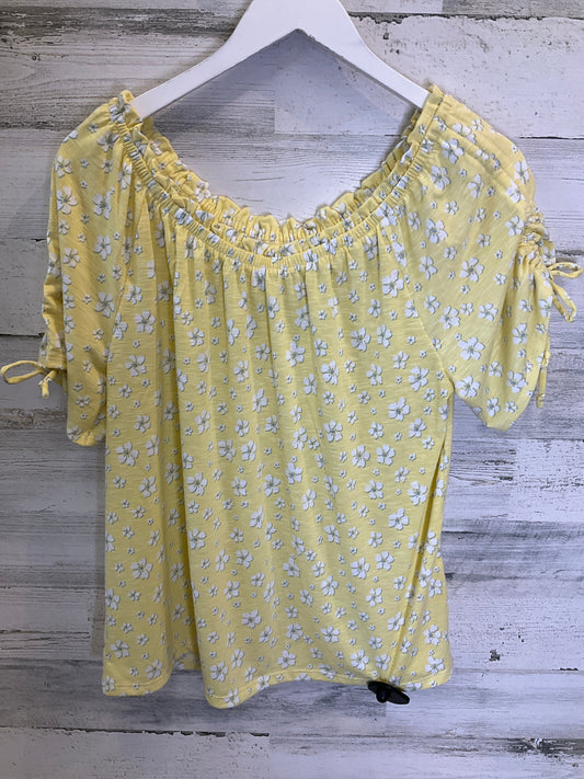 Yellow Top Short Sleeve Cato, Size M