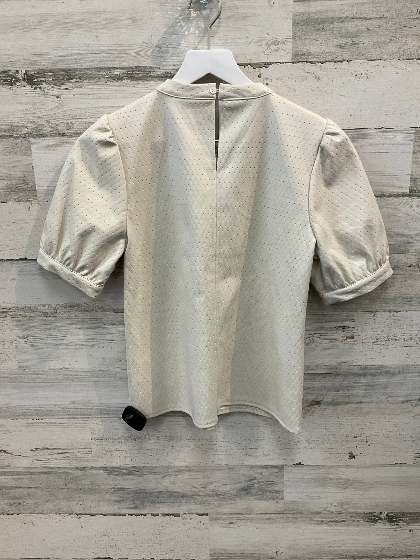 Top Short Sleeve By Steve Madden In Cream, Size: Xs