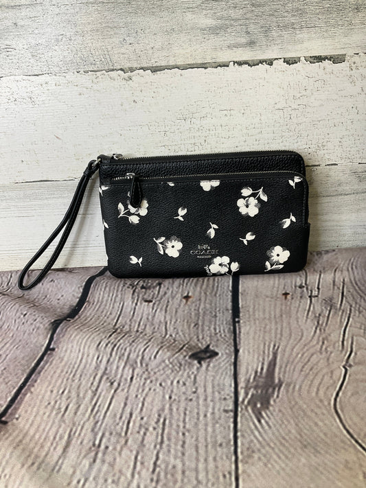 Wristlet Designer By Coach, Size: Medium